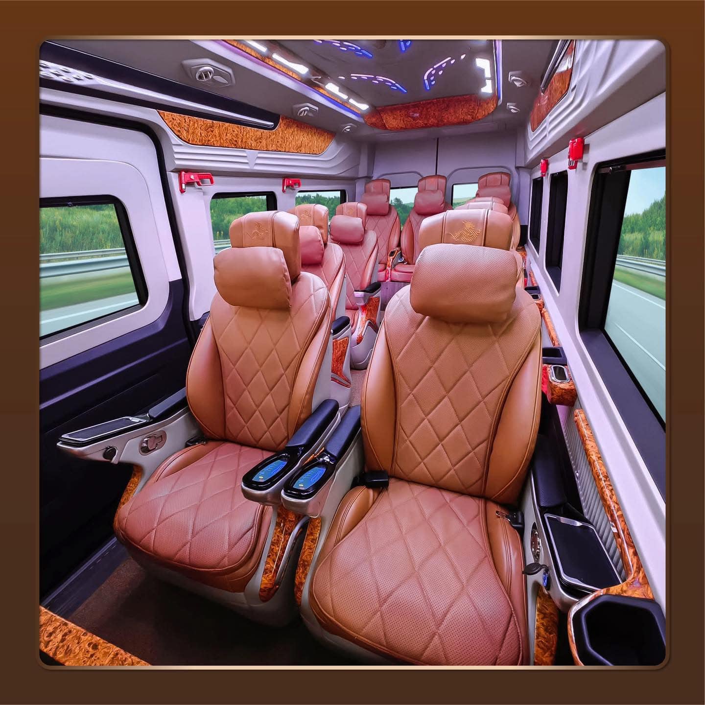 Limousine 12 chỗ