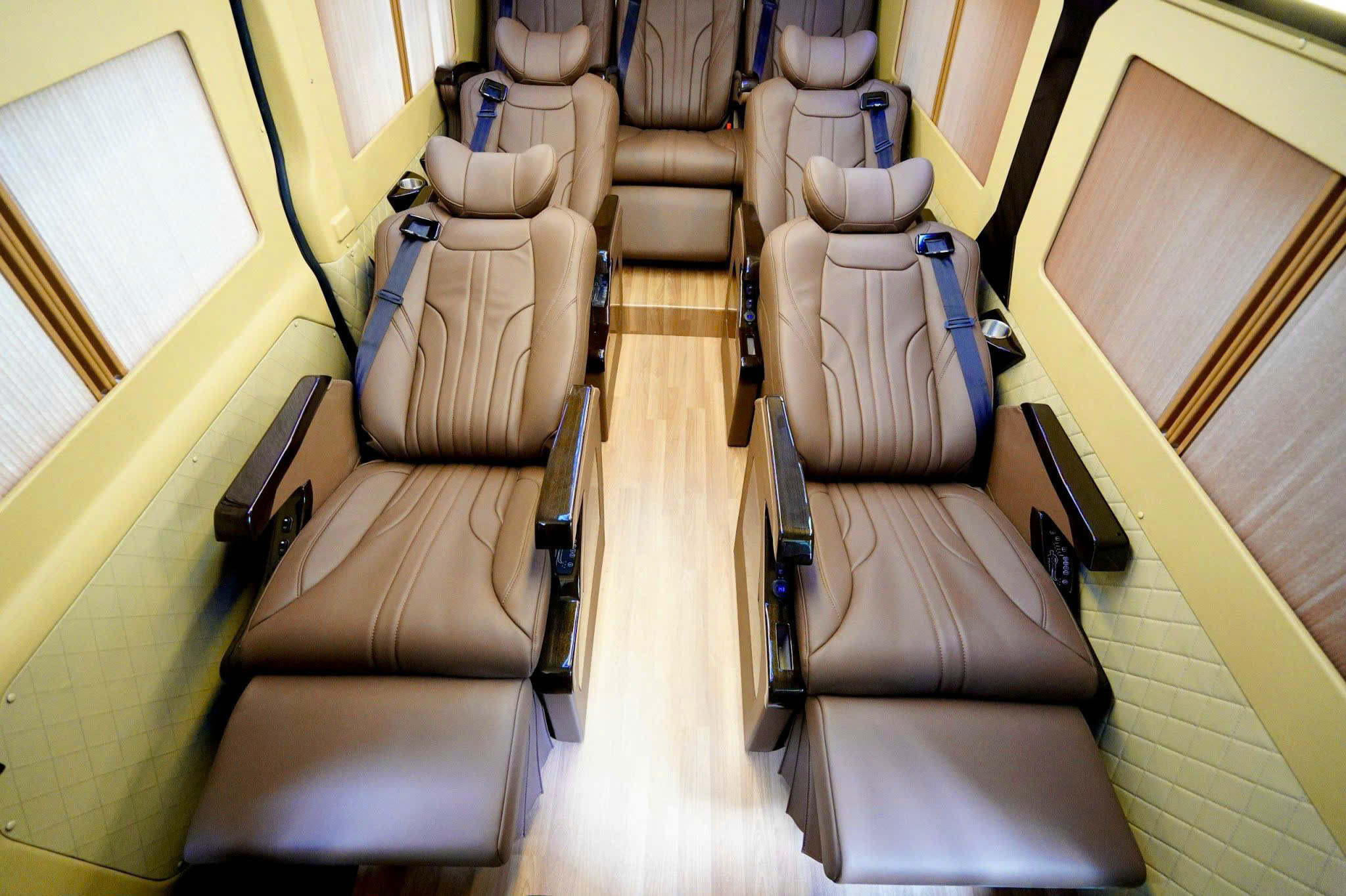 Limousine 10 chỗ