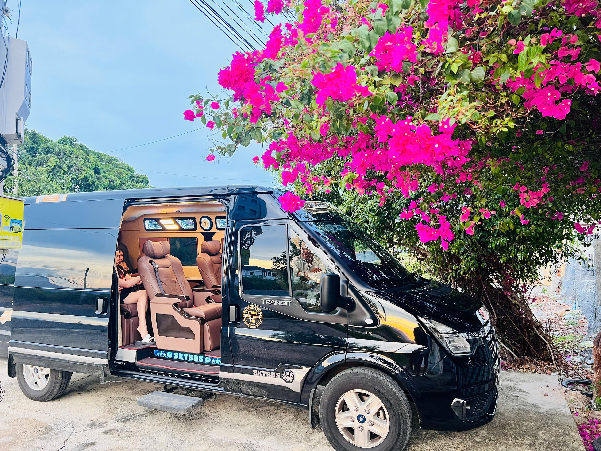 Limousine 10 chỗ