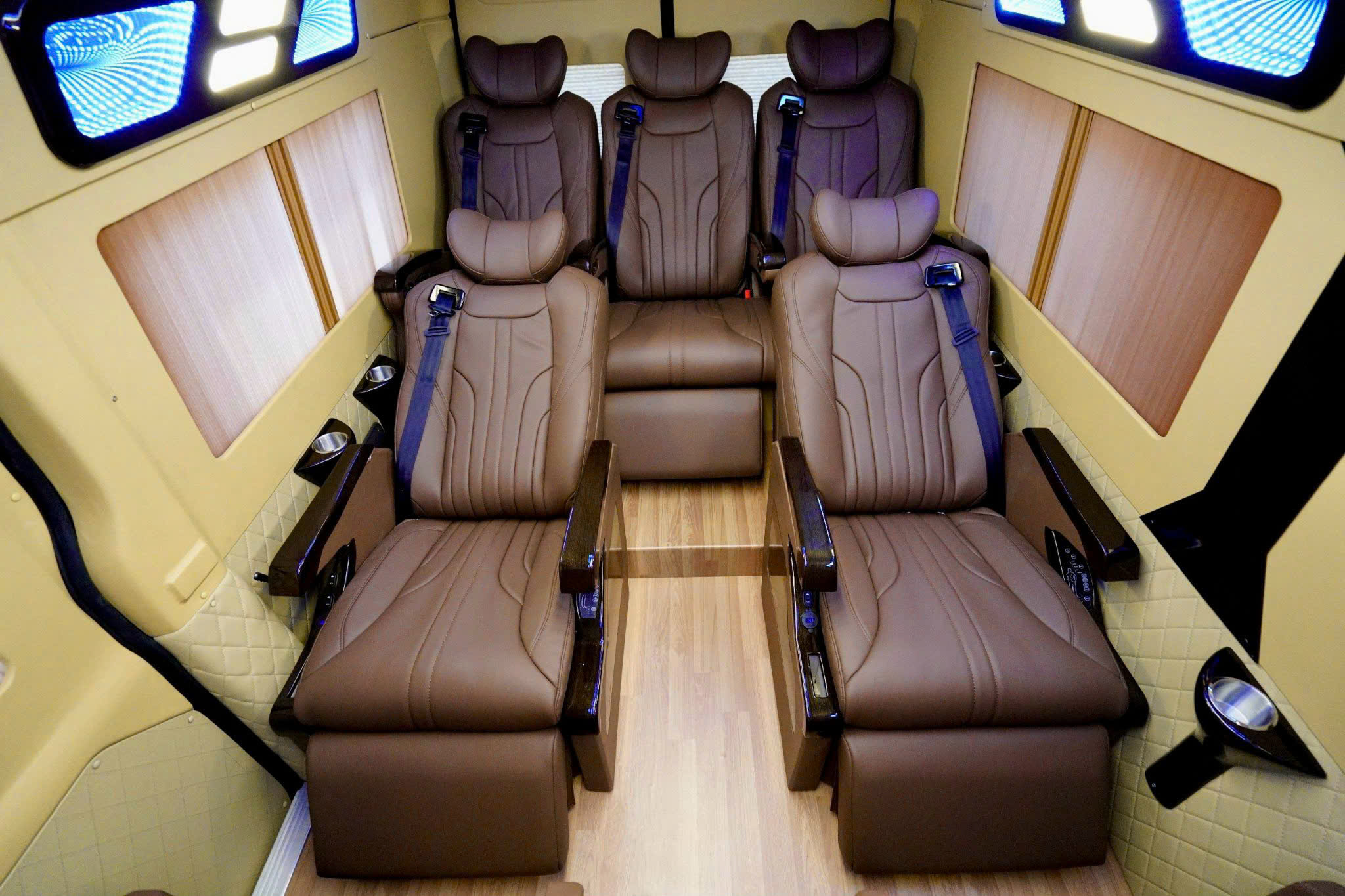 Limousine 10 chỗ