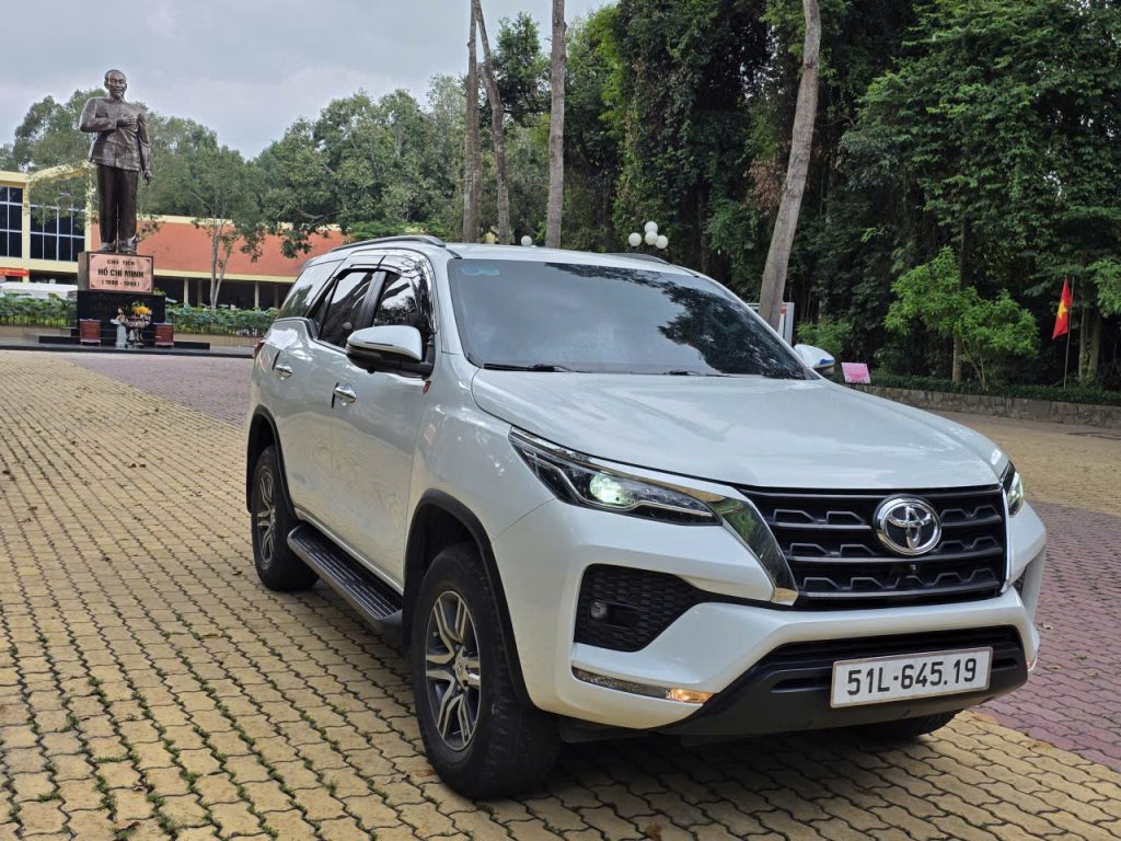 Xe 7 chỗ lớn