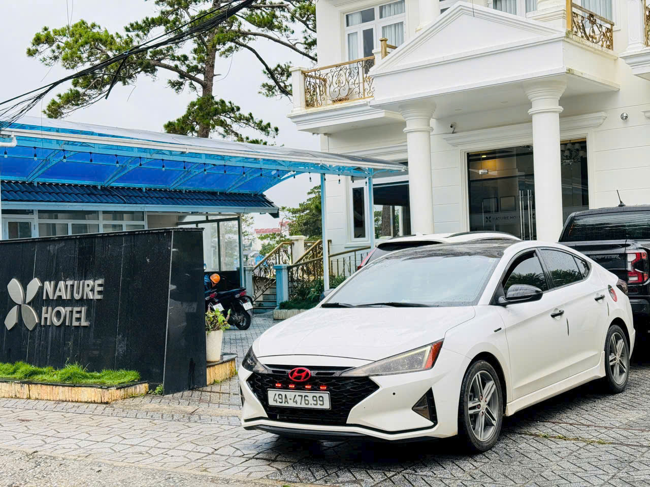 Xe 4 chỗ